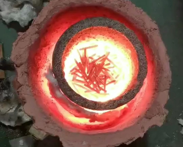 150kg中頻熔銅電爐-具有電磁感應拌能力