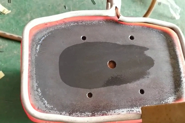 電磁感應加熱技術(shù)被人們發(fā)現(xiàn)和應用