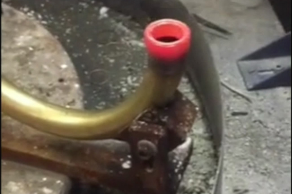 高頻焊機(jī)焊接銅管-手持式高頻加熱機(jī)銅管焊接