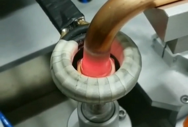 高頻加熱機(jī)專為銅管焊接而生-手持式高頻焊機(jī)焊接銅管