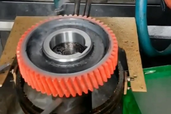 高頻淬火設(shè)備,直徑300mm齒輪淬火,可整體感應(yīng)加熱容易操作