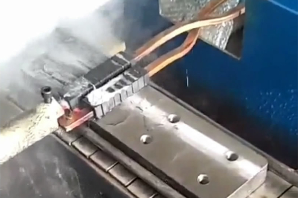 高頻感應(yīng)加熱設(shè)備+臥式淬火機(jī)床,平面淬火完美解決方案<