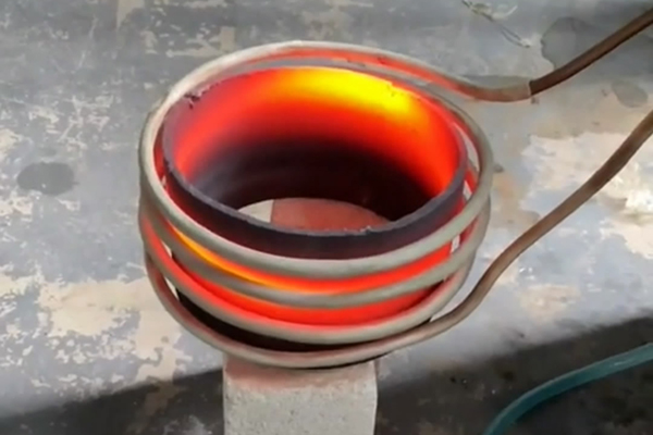 準(zhǔn)備出口的感應(yīng)加熱淬火設(shè)備-PLC溫控系統(tǒng)