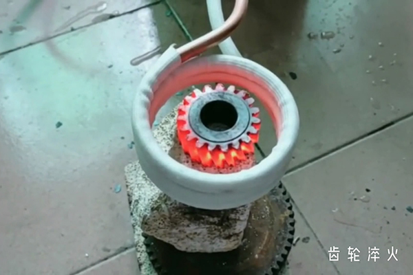 齒輪淬火就用高頻淬火機(jī)