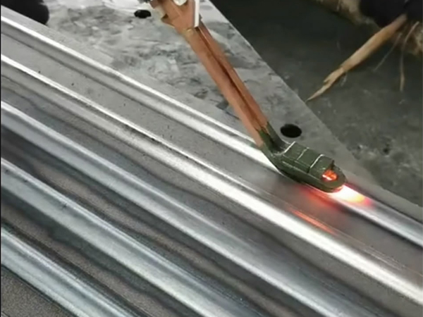 非標(biāo)定制的手持式高頻表加熱機(jī)面淬火設(shè)備