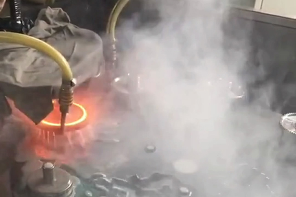 帶旋轉(zhuǎn)盤的齒輪淬火設(shè)備半自動高頻淬火機(jī)床