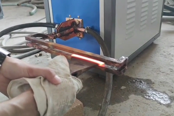 超音頻淬火設備對斧頭淬火打樣