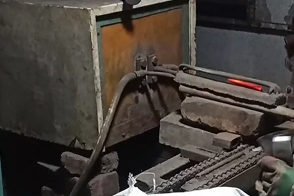 超音頻感應淬火設備-斧頭淬火-斧子退火熱處理