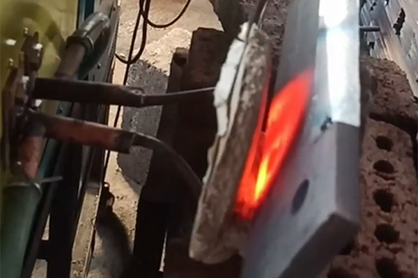 超音頻感應加熱淬火設備-鋼板局部加熱淬火熱處理