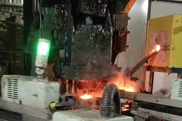 棒料中頻鍛造爐,機械手臂自動送料