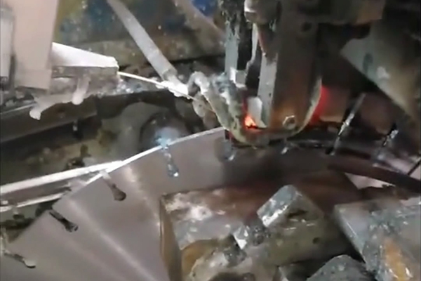 鋸片上的合金用高頻焊接機(jī)焊接