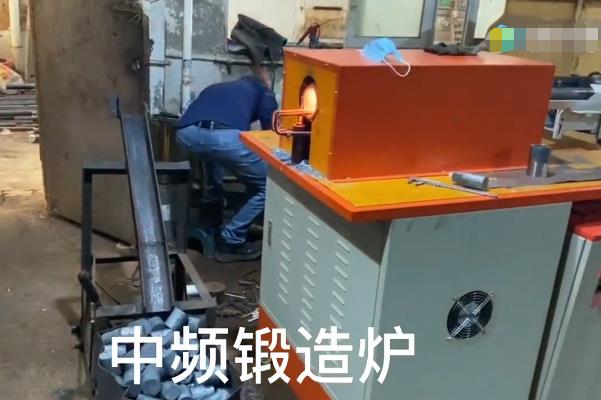 中頻鍛造爐-鍛造加熱爐工廠現場實拍