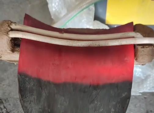 高頻加熱設備對農具鋤頭加熱-后續可以淬火和鍛打
