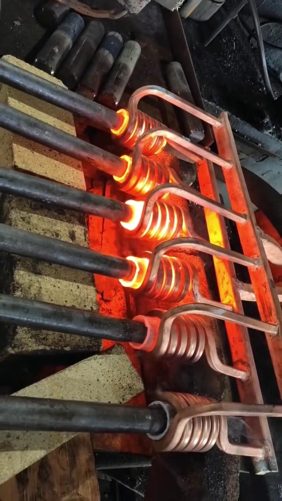 多根棒料局部加熱可以使用海瑞拓高頻感應加熱設備來實現