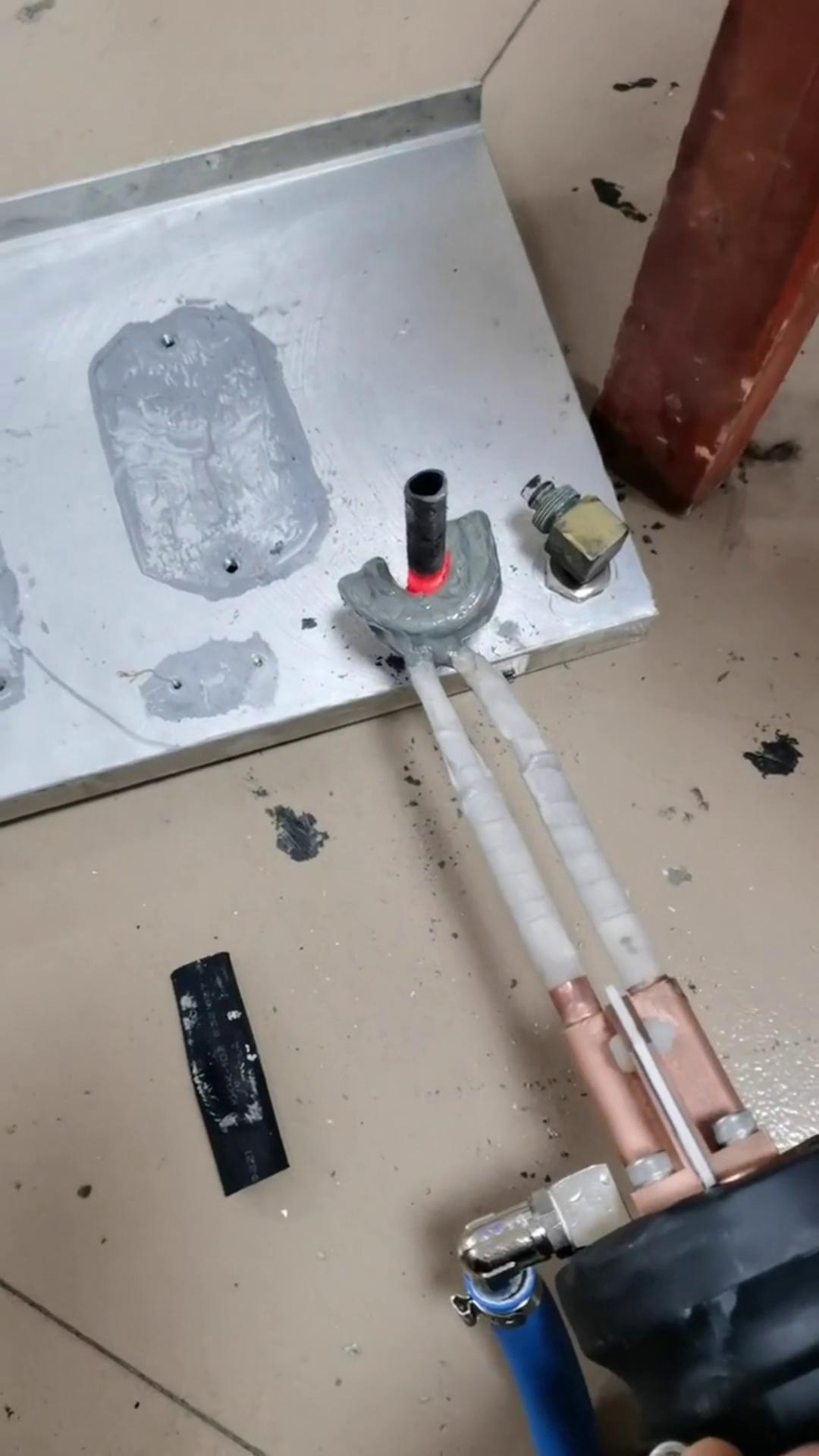 手持式高頻加熱機(jī)水冷板焊接感應(yīng)焊接可用于汽車空調(diào)、芯體,新能源電池冷卻裝置、銅管、壓縮機(jī)、散熱器