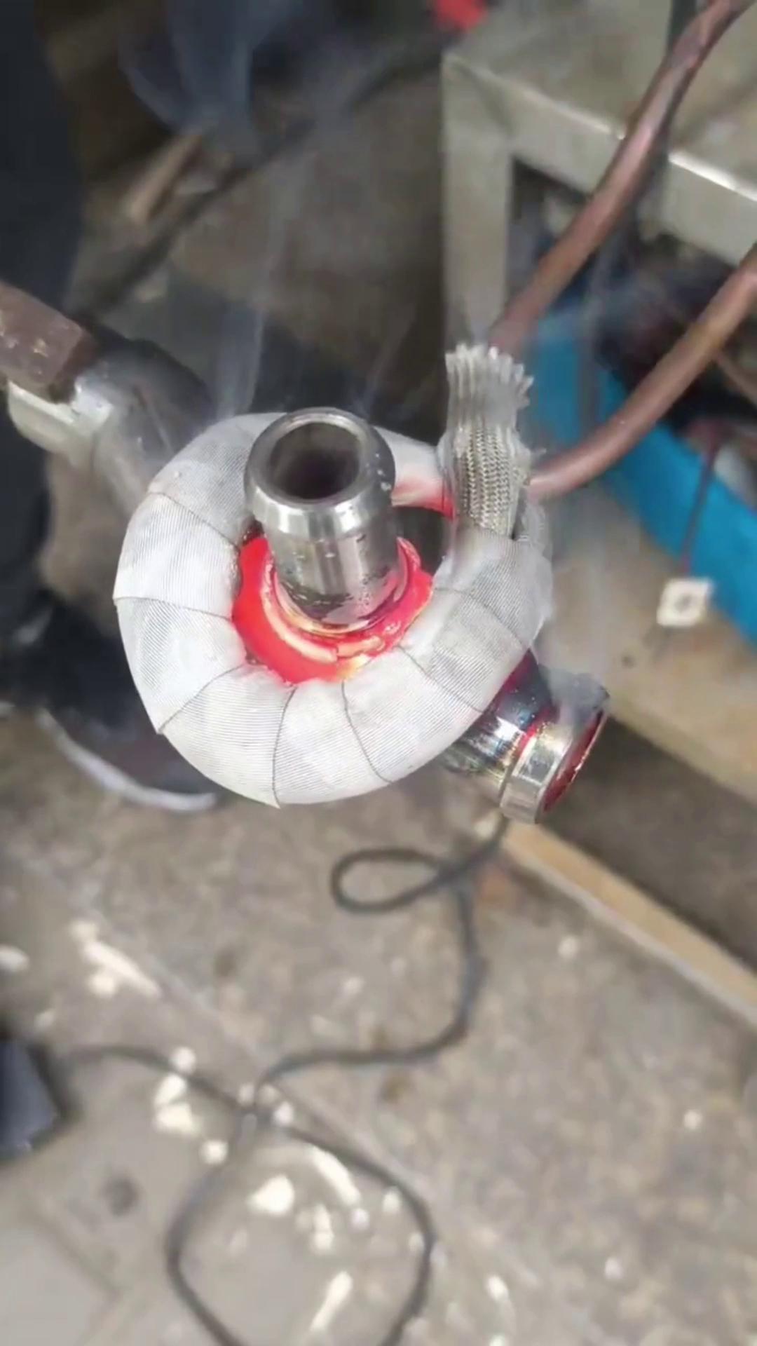 你覺得這個是不銹鋼還是鋁的三通焊接用的高頻焊機