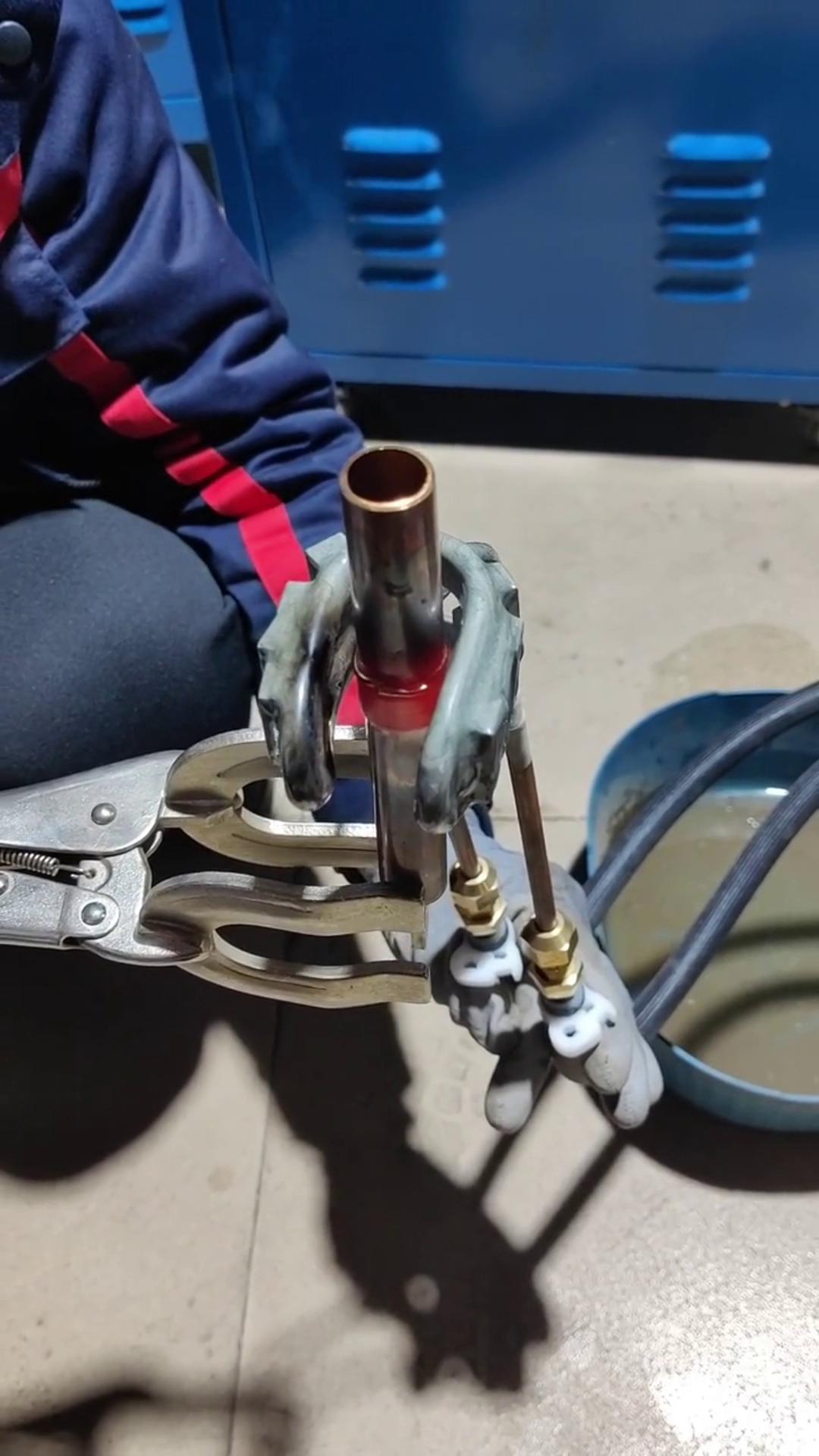 手持式高頻機銅管釬焊,效率提成效果更好-高頻感應加熱設備