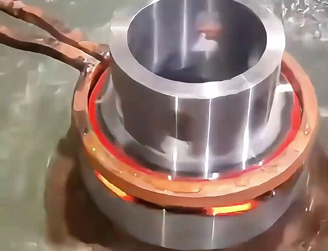 齒輪淬火是一種熱處理工藝，超音頻淬火設備是執行這種工藝的一種常見設備