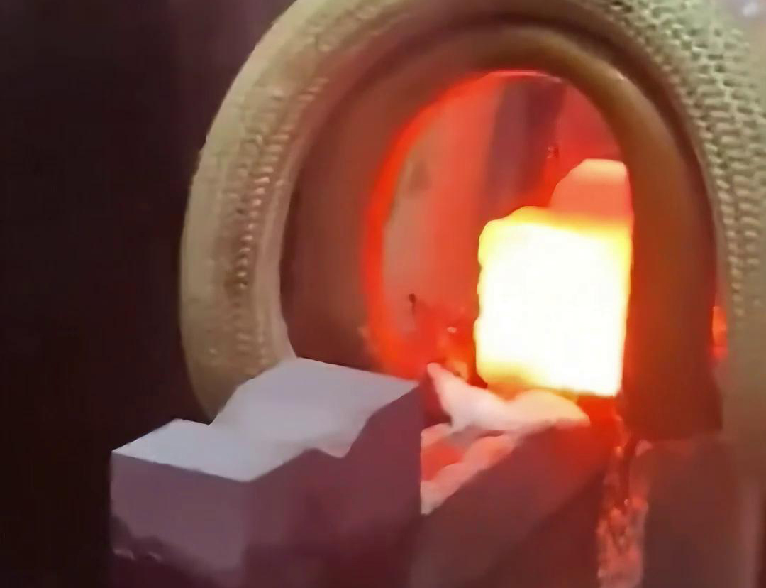 高頻焊機在焊接水鉆頭上的合金時，展現出了其獨特的優勢