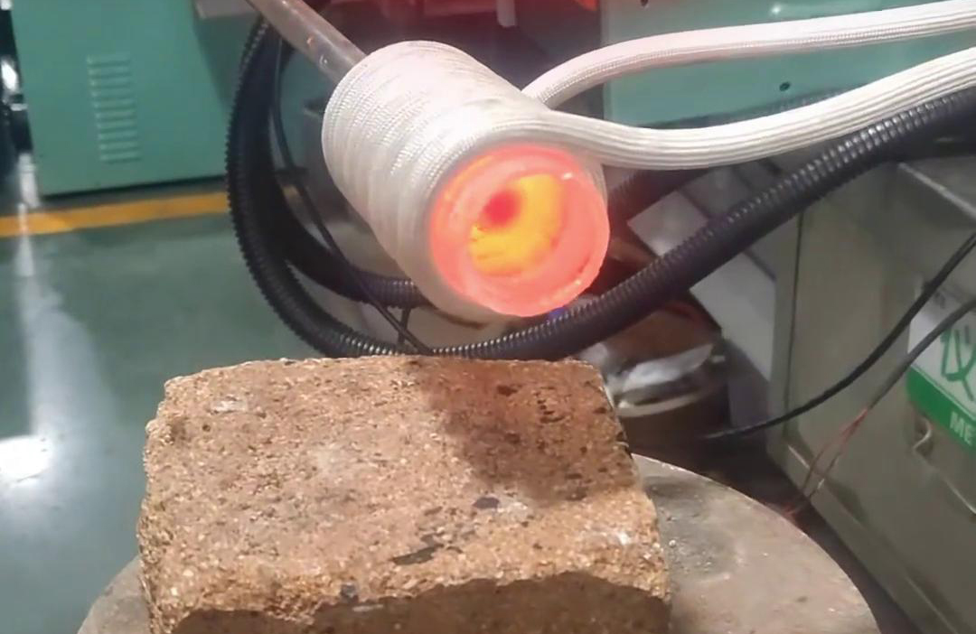 高頻加熱機(jī)在實(shí)心棒料淬火、回火、退火和正火等多種熱處理工藝應(yīng)用