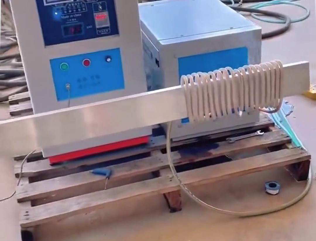 高頻加熱鋁板時，使用溫控儀來監測溫度是一個至關重要的環節