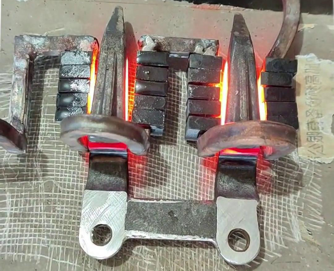 高頻淬火機在護刀器淬火熱處理中的應(yīng)用效果分析