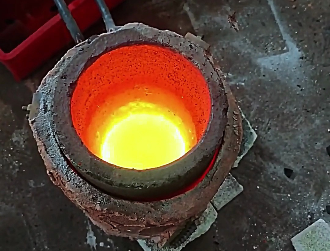 海拓熔煉爐鐵金屬熔煉實測：220V/380V 機型覆蓋小批量熔鐵需求