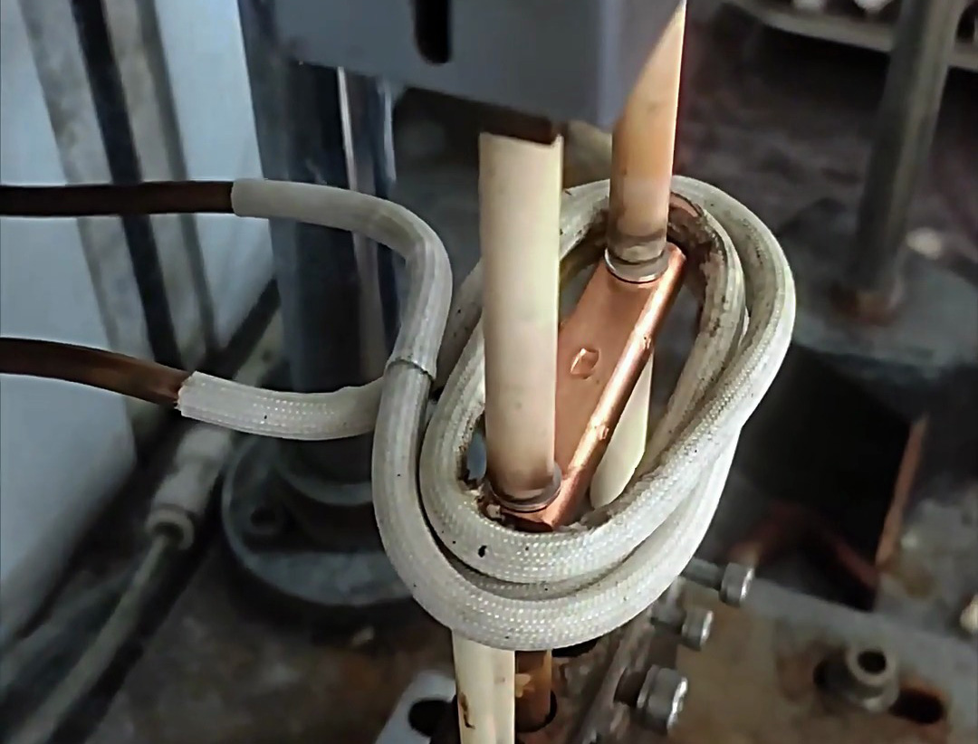 銀觸點(diǎn)半自動(dòng)化高頻焊接設(shè)備：人工輔助與自動(dòng)焊接的高效結(jié)合