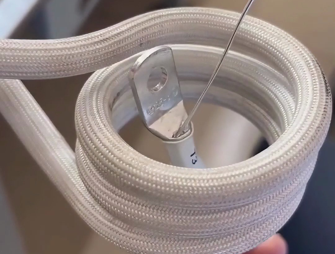 線束端子高頻錫焊：非接觸局部加熱，替代傳統焊接的智能化解決方案