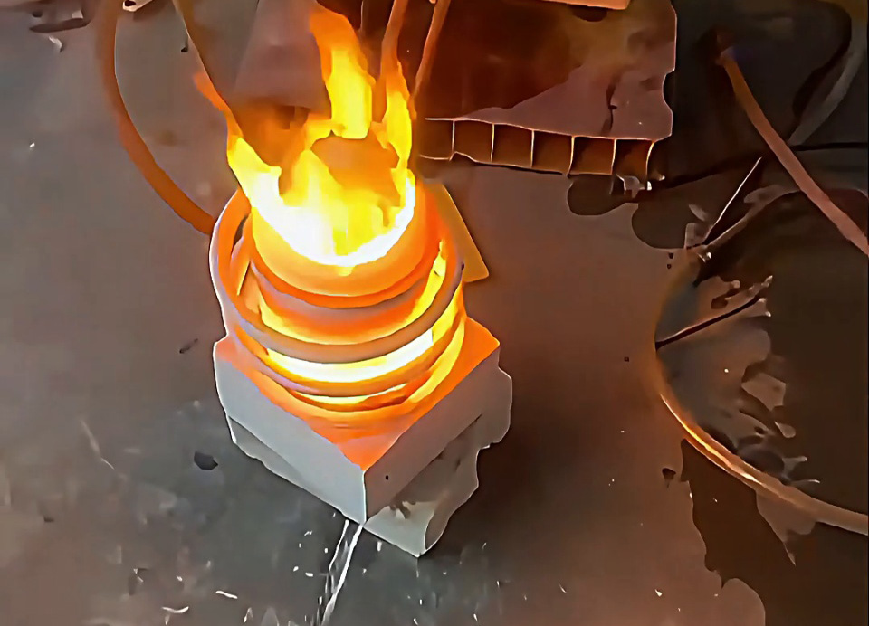 220V 小型高頻熔煉爐為何限熔 2 公斤？供電、功率等 4 大限制因素詳解