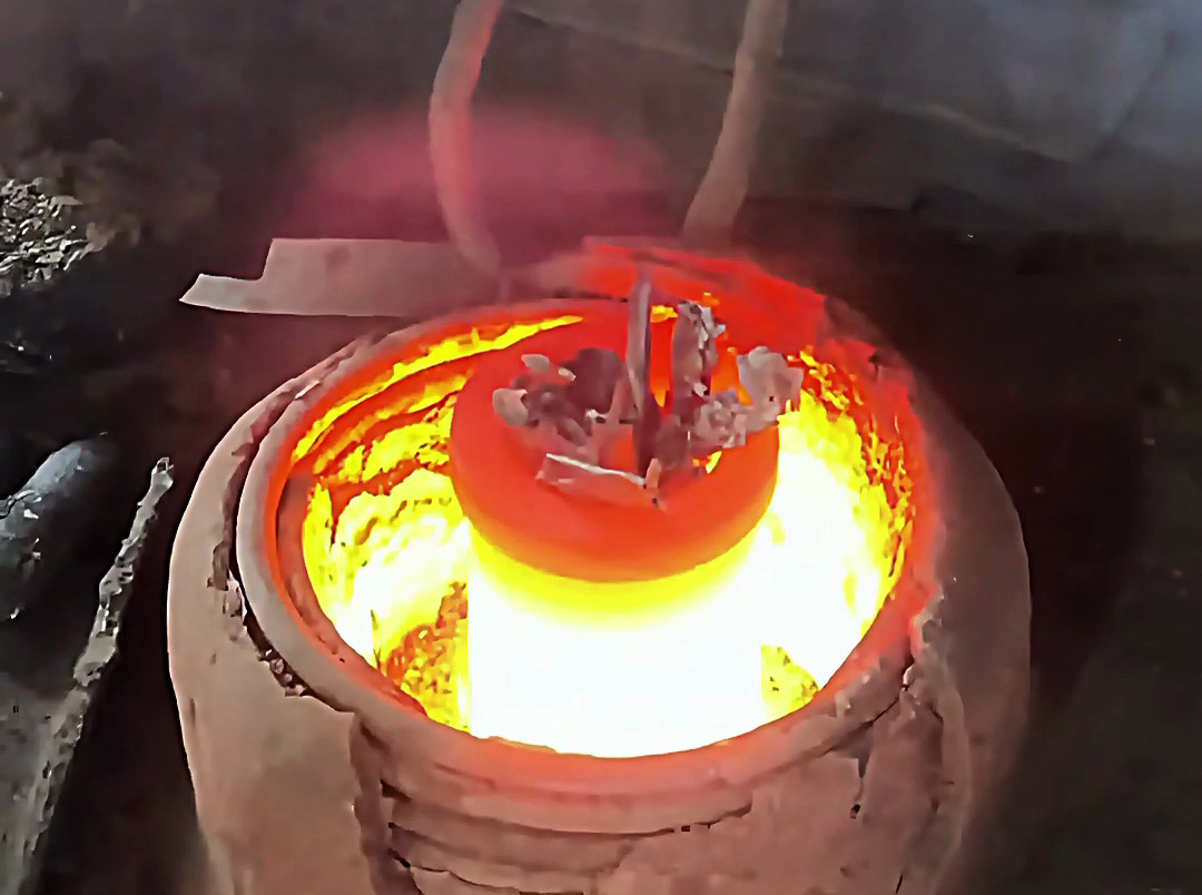 高鎳不銹鋼熔煉試樣實測！海拓小型高頻熔煉爐輕松攻克1700℃高溫需求