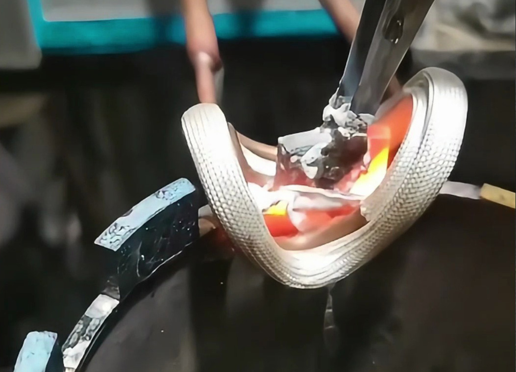 火焰焊接徹底落伍！海拓高頻焊機(jī)，水鉆齒合金釬焊10秒速成