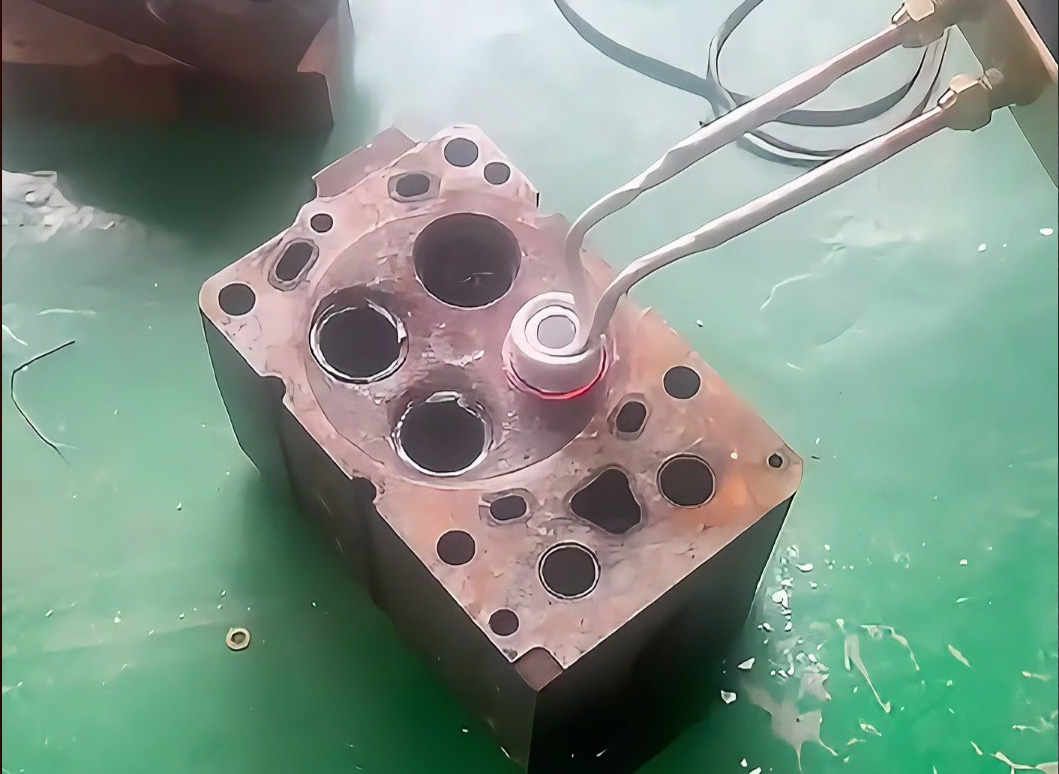 汽修福音！軟鏈接高頻加熱機(jī)，輕松拆發(fā)動(dòng)機(jī)鋼圈實(shí)操全演示