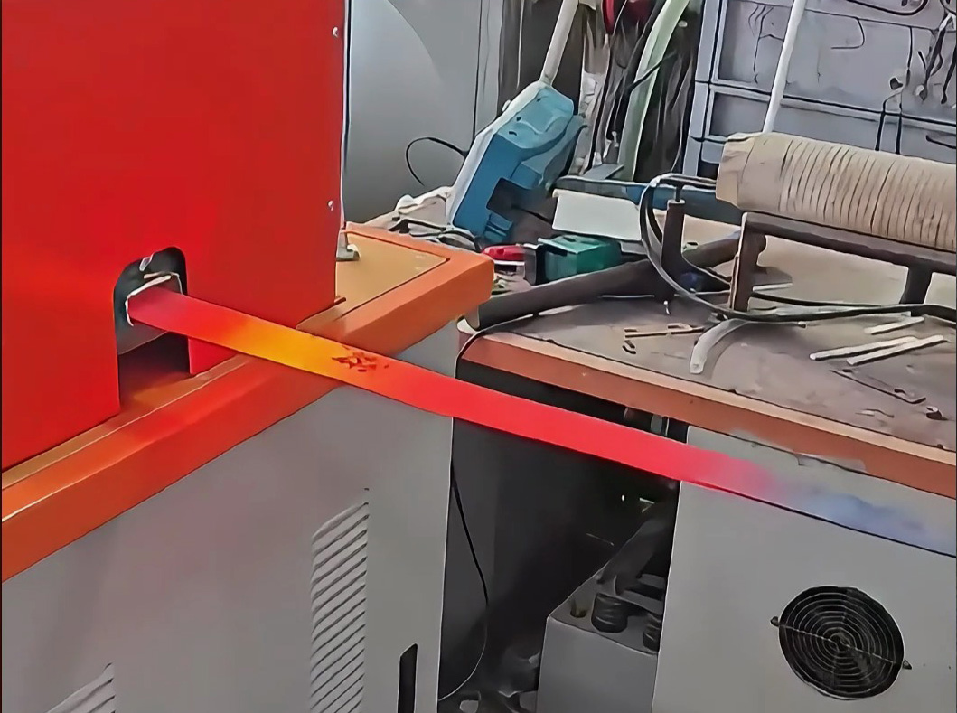 中頻鍛造加熱爐：連續加熱淬火退火一步到位！海拓鍛造爐重塑鍛打高效新標桿