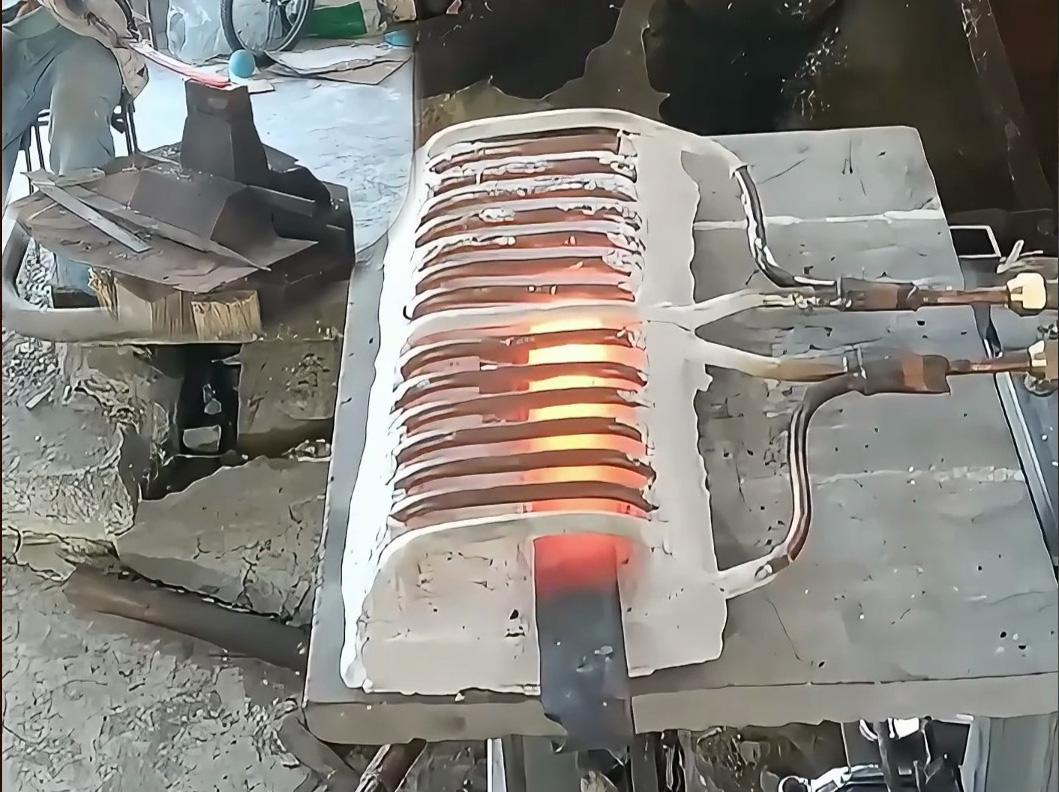 鋼鐵農具加熱打鐵新選擇！海拓高頻加熱機助力小作坊升級現代化生產