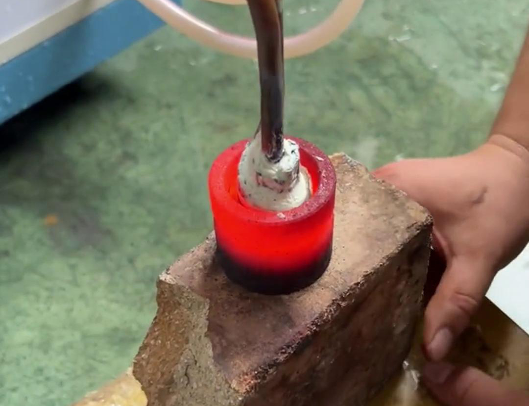 高頻淬火設(shè)備對機械零部件的內(nèi)孔表面進行淬火處理的工藝