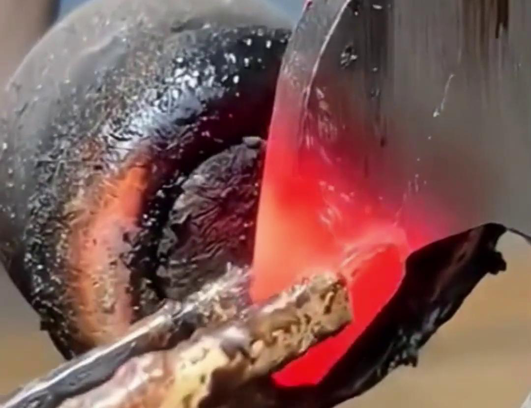 鎢鋼合金和其他金屬焊接在一起，一般采用銅焊，利用高頻加熱機簡單高效就可以達到，熱裝熱拆都適合