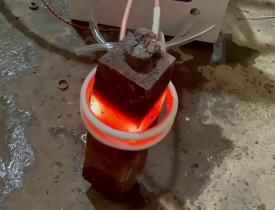 超音頻感應(yīng)加熱設(shè)備,具有加熱均勻、熱效率高、操作簡(jiǎn)便等特點(diǎn)