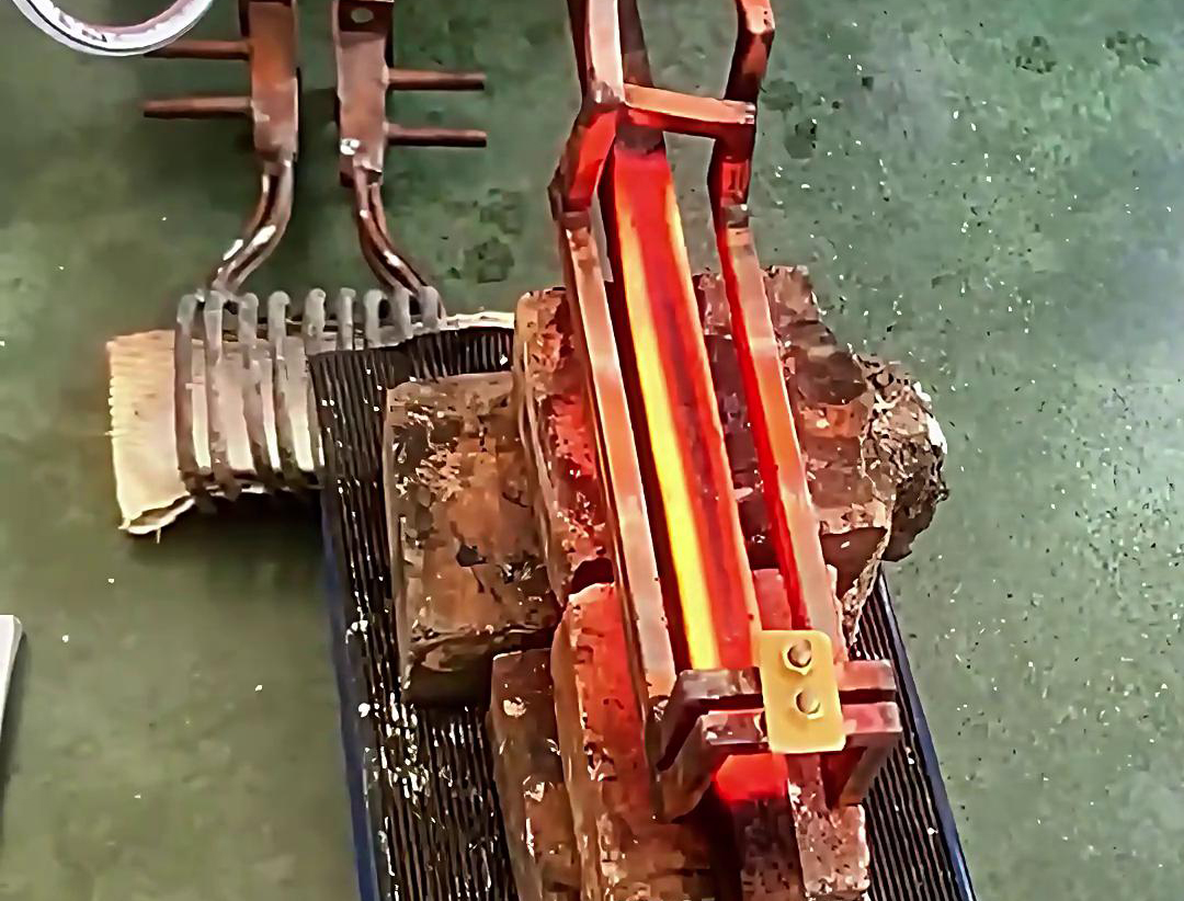 高頻感應加熱機對25mm方鋼加熱測試,哪一種感應加熱線圈會比較好