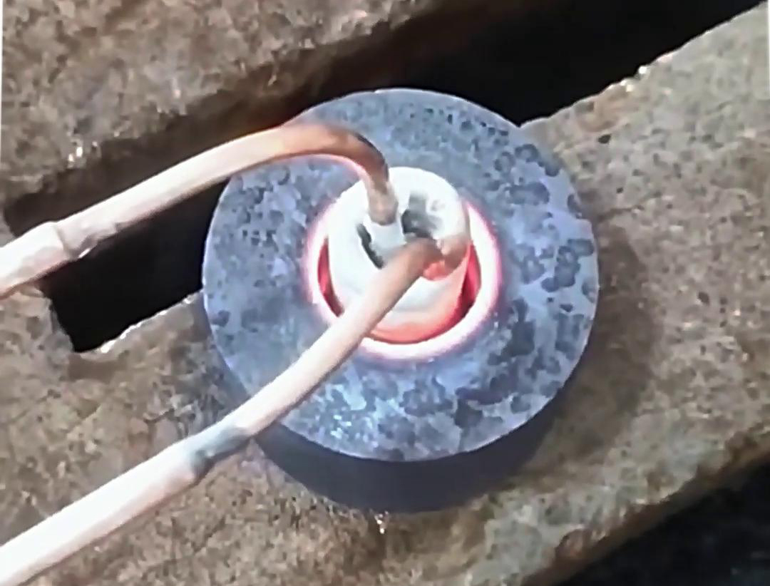 內孔加熱使用高頻加熱機有什么優勢?