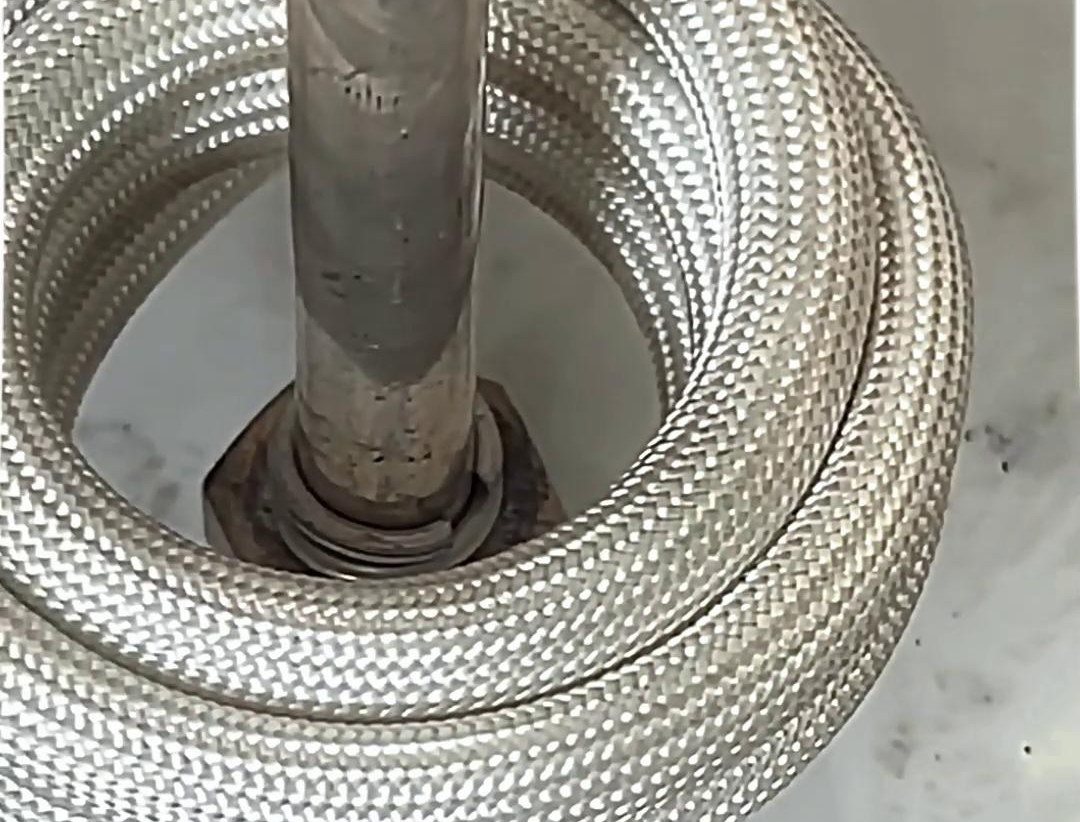 汽車鋁配件高頻釬焊具有高效快速、焊接質(zhì)量高、熱影響區(qū)小、節(jié)能環(huán)保等技術(shù)特點