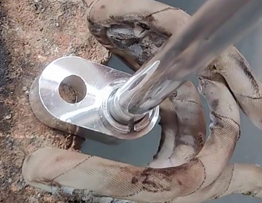 高頻釬焊機(jī)適用于多種形狀和尺寸的鋁管接頭焊接