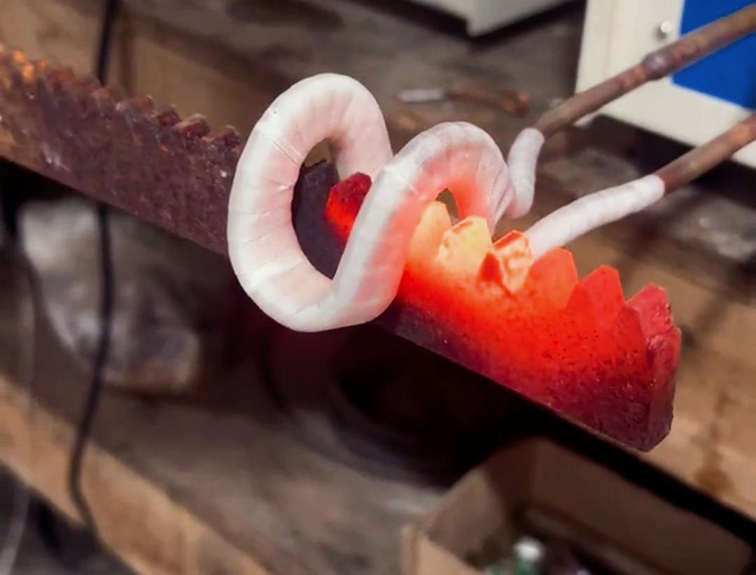 齒條高頻加熱，溫度高，速度快，無氧化層