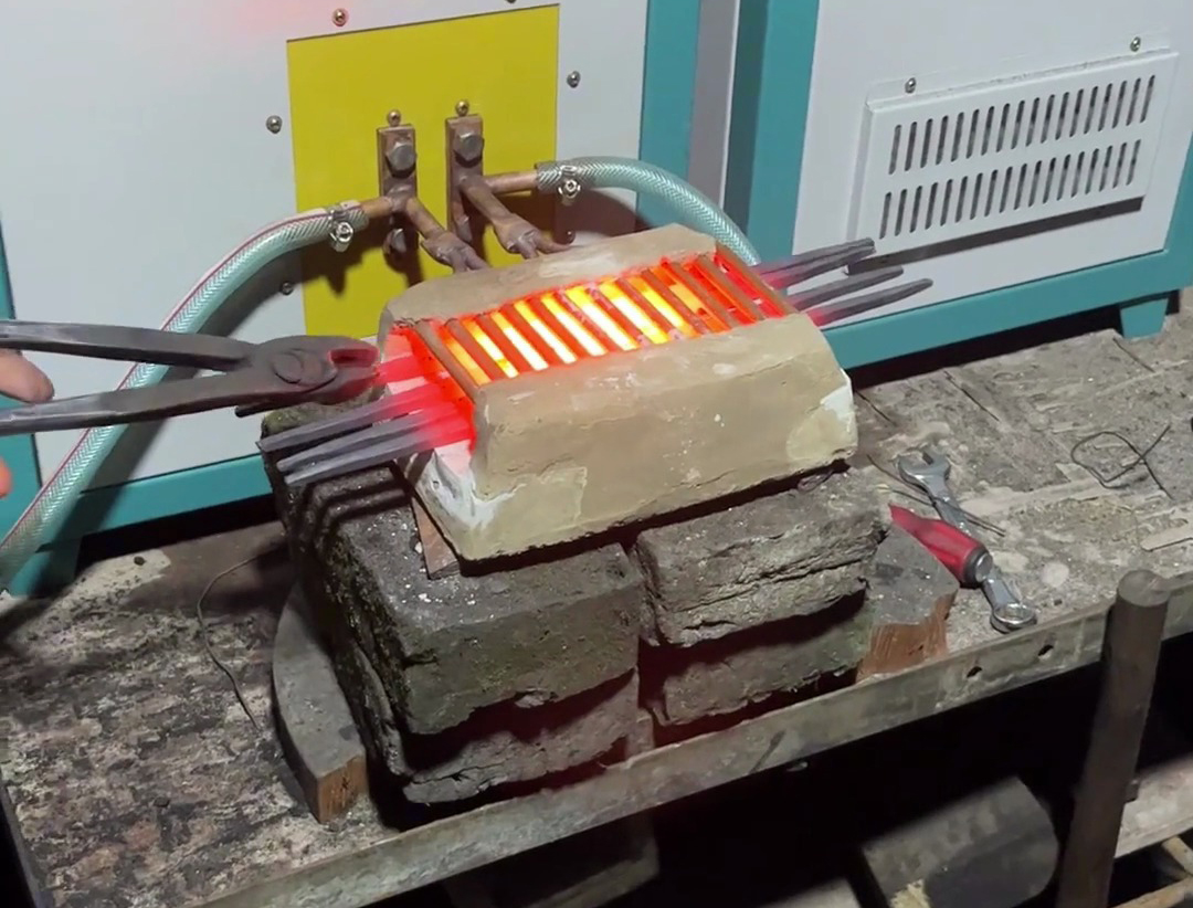 選擇高頻加熱爐進行棒料加熱退火打鐵是高效、優質的選擇