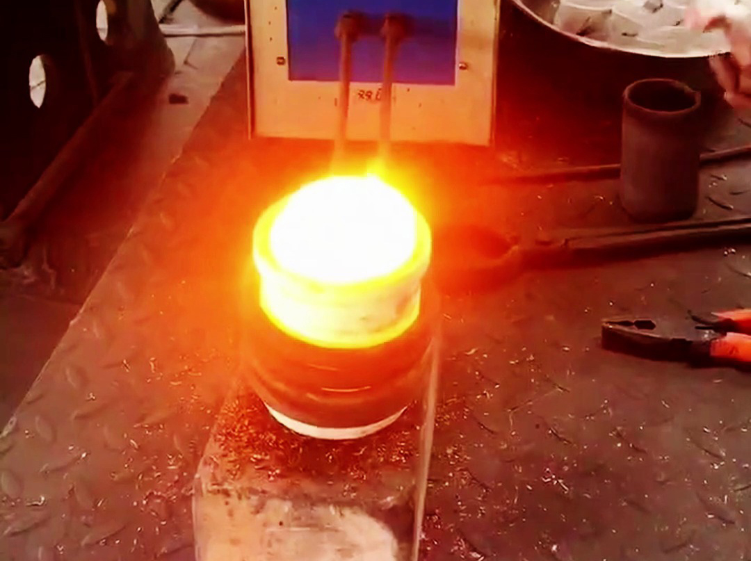 高頻熔煉爐適合在實驗室,教學(xué),小型化熔煉生產(chǎn)使用