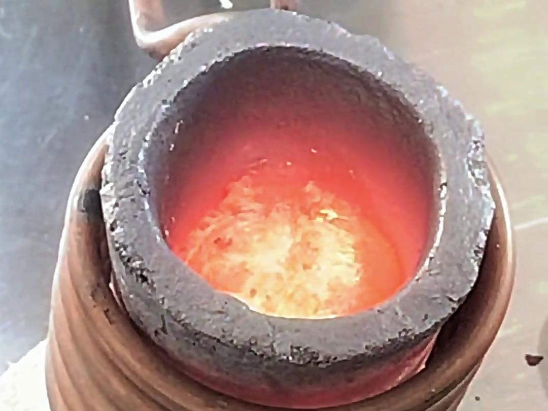 1公斤高頻熔煉爐在廢鋁熔煉打樣中具有高效、精準(zhǔn)、靈活等優(yōu)勢