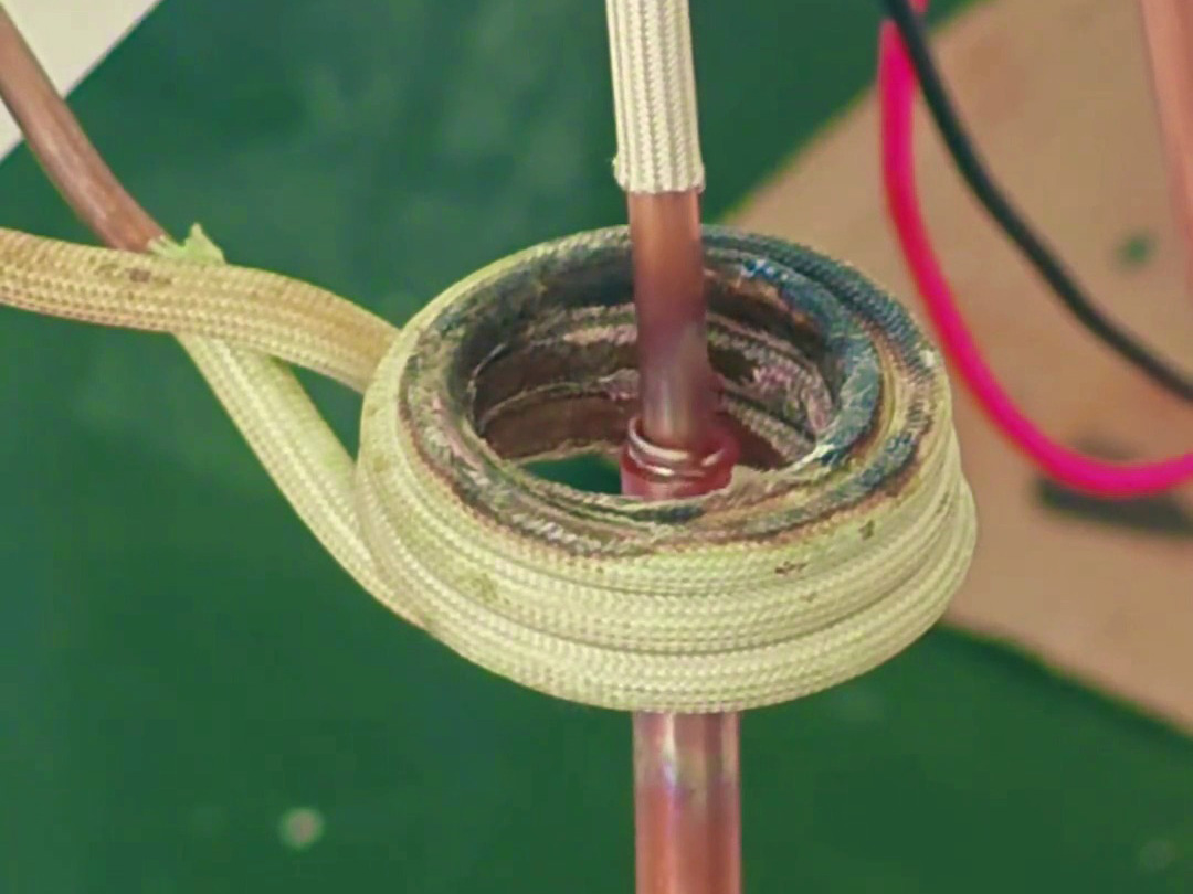 高頻加熱機是非常適合做銅管加熱、銅管焊接這樣的工藝