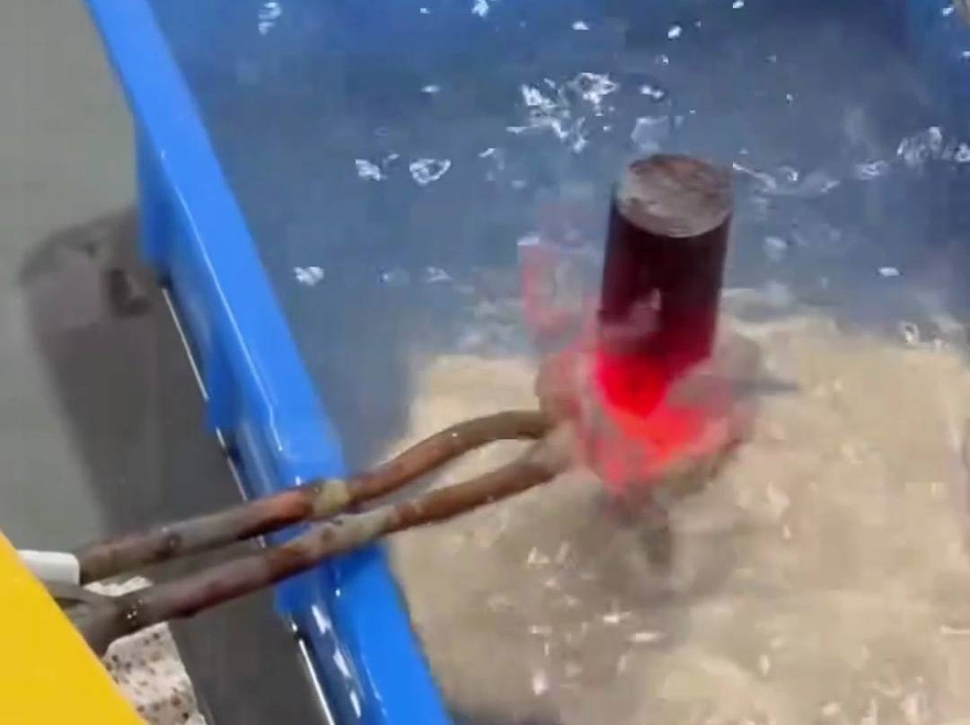 真神奇了，在水中也能用高頻加熱機(jī)加熱金屬材料