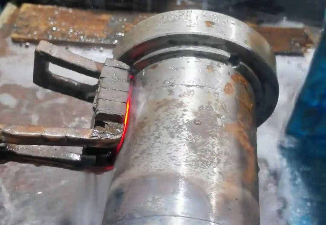 金屬在高溫下瞬間冷卻會發生什么?電機軸工業高頻淬火實拍