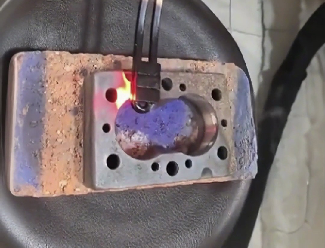 你以為金屬熱處理很復雜?金屬表面熱處理新境界!手持高頻加熱機這款設備讓一切變得簡單